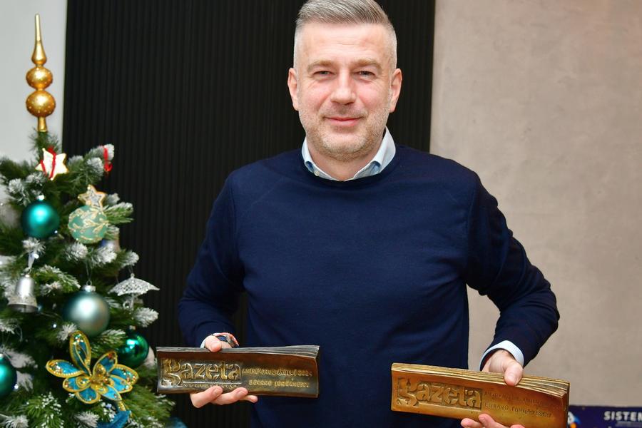 Edi Iordănescu a fost desemnat „Antrenorul anului” pentru al doilea an la rând 3 jurnaliști GSP, 3 alegeri diferite pentru Antrenorul Anului » Dezbatere la Superlative: „A preluat naționala când alții au deja 15 ani de plimbat nepoții prin parc!”