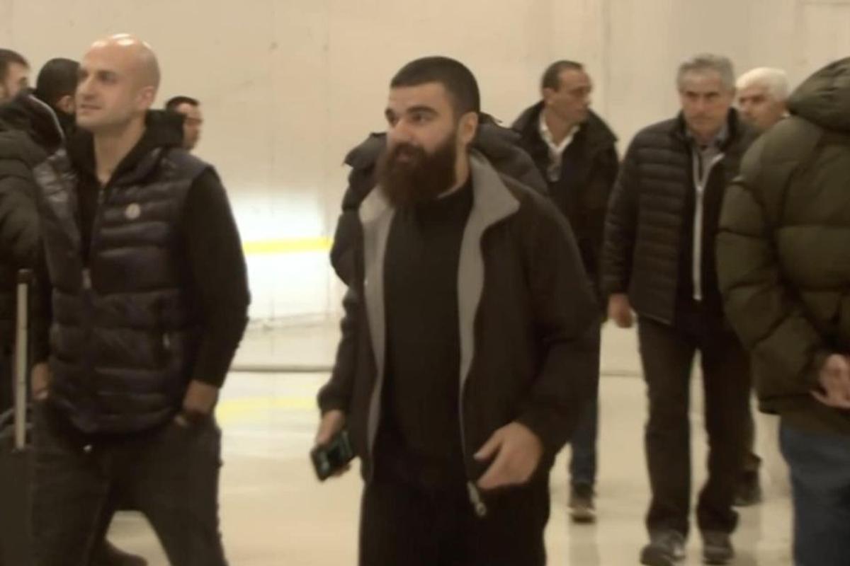 Imagini incredibile în Grecia: Răzvan Lucescu a căzut pe scări