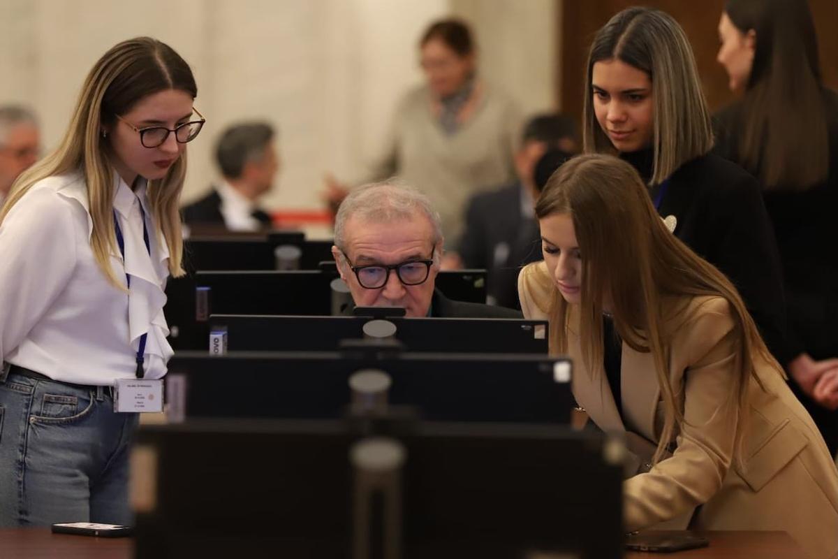 Gigi Becali a venit în Parlamentul României » Discurs pro Călin Georgescu și Potra: „Am și eu cuțit în mașină. Sunt legionar și terorist?”