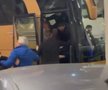 Imagini incredibile în Grecia: încăierare generală la autocarul lui PAOK, Răzvan Lucescu a căzut pe scări!