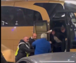 Imagini incredibile în Grecia: Răzvan Lucescu a căzut pe scări
