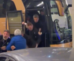 Imagini incredibile în Grecia: Răzvan Lucescu a căzut pe scări