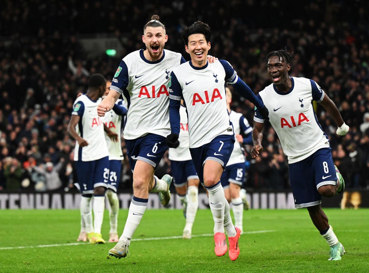 Radu Drăgușin, integralist într-un thriller cu 7 goluri » Tottenham a trecut de United și e în semifinalele Cupei Ligii