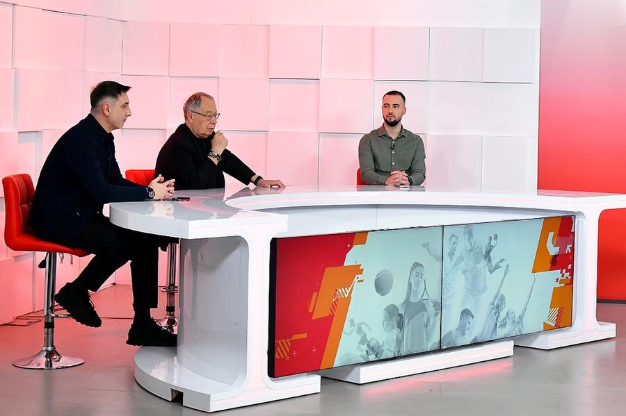 De la stânga la dreapta: Eduard Apostol, Ovidiu Ioanițoaia și Daniel Grigore și-au explicat voturile din cadrul Anchetei GSP Charalambous, doar pe 3 la Antrenorul Anului: corect sau prea puțin?! Jurnaliștii GSP dezbat: „Abia atunci vom afla cu adevărat măsura valorii lui”