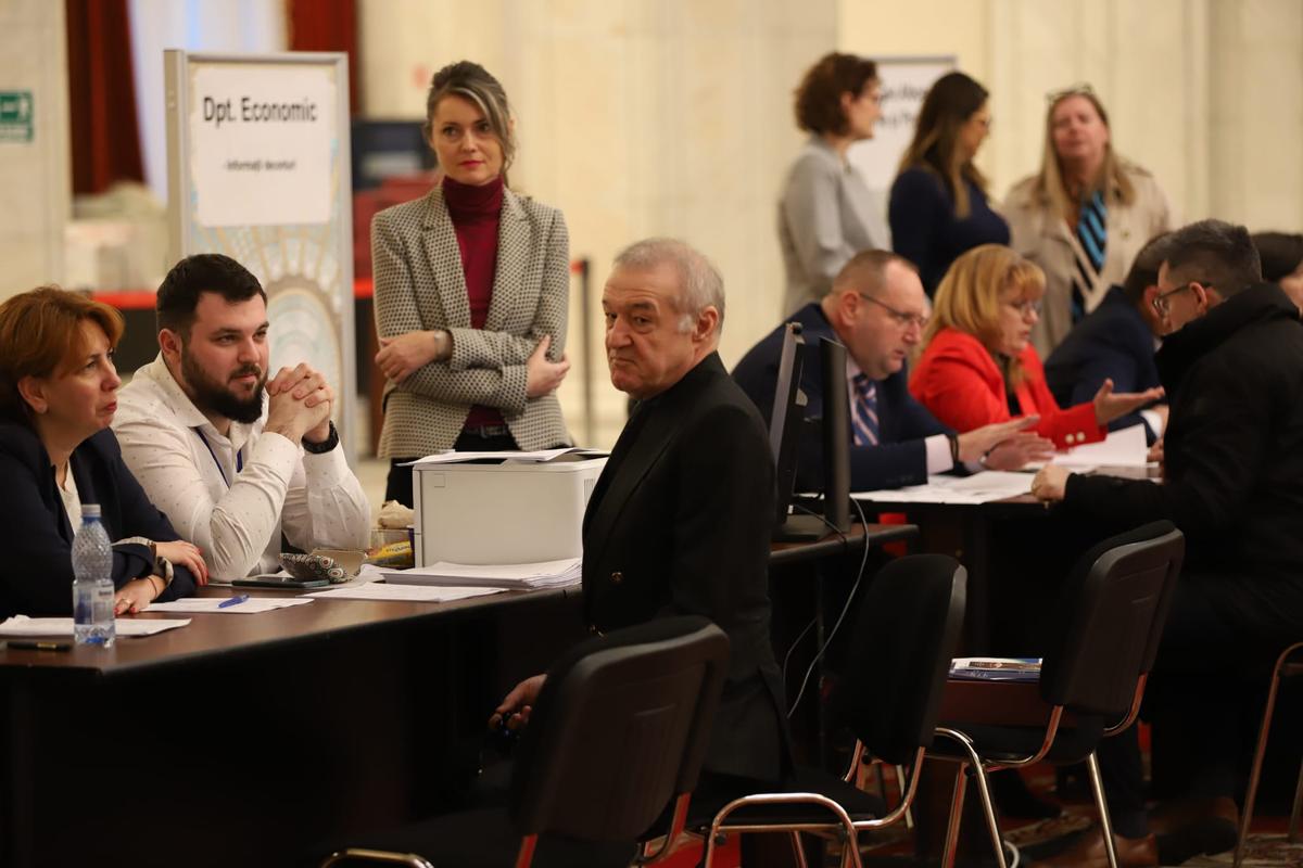 Gigi Becali a venit în Parlamentul României » Discurs pro Călin Georgescu și Potra: „Am și eu cuțit în mașină. Sunt legionar și terorist?”