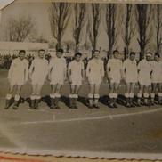 Matyas Toth (al cincilea de la stânga la dreapta), în tricoul celor de la ITA Arad FOTO: Arhiva Radu Romanescu (UTA Arad)