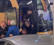 Imagini incredibile în Grecia: Răzvan Lucescu a căzut pe scări