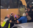 Imagini incredibile în Grecia: Răzvan Lucescu a căzut pe scări