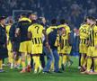 Marios Iliopoulos, sărbătorind victoria cu jucătorii lui AEK // foto: Imago Images