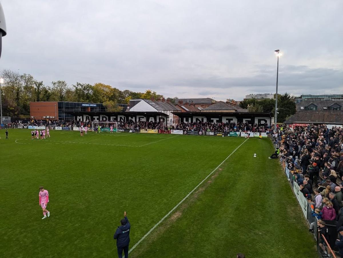 York Road, casa lui Maidenhead United, e cel mai vechi stadion din lume. Foto: Imago