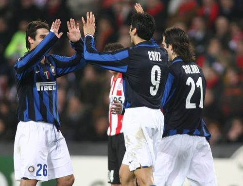 Cristi Chivu și Julio Cruz în urmă cu 18 ani, în meciul PSV Eindhoven - Inter 0-1 din grupele Champions League / Foto: Imago