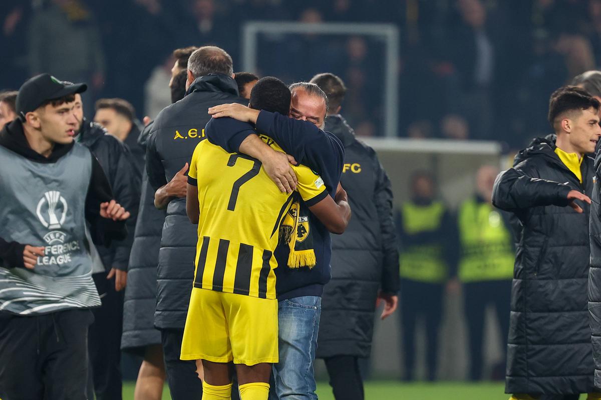 Dramă totală la finalul meciului AEK Atena - Universitatea Craiova