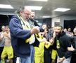 Marios Iliopoulos, sărbătorind victoria cu jucătorii lui AEK // foto: sport24.gr