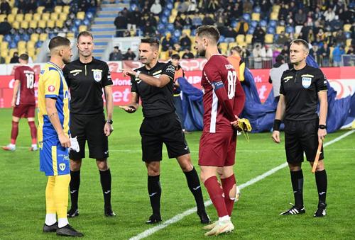 CFR Cluj și Petrolul apar pe portalul FIFA cu sancțiuni la nivel de mercato din cauza unor datorii neachitate. Conducătorii explică pentru GSP situațiile dosarelor în litigiu / FOTO: Imago