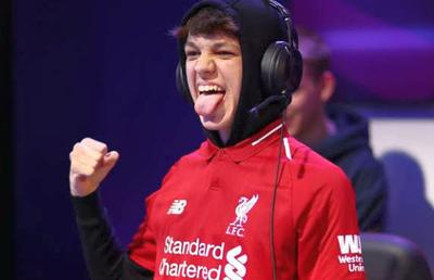 FIFA20 // Liverpool - Manchester United continuă pe consolă: un star al „diavolilor” se va duela cu un celebru gamer fan Liverpool