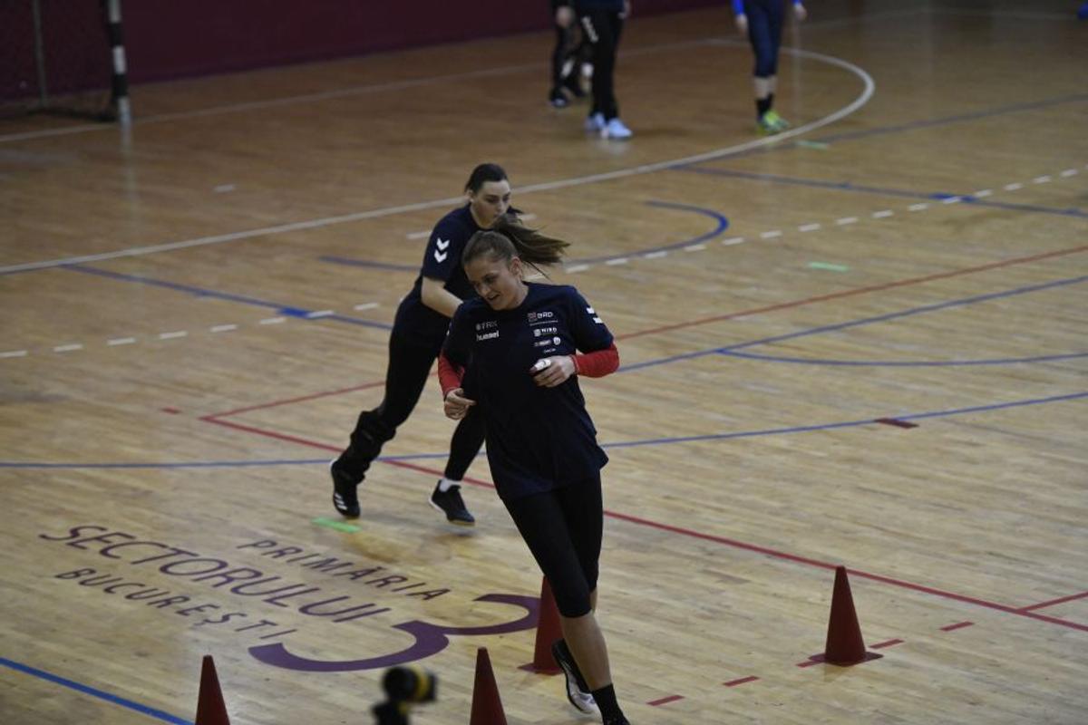 FOTO S-a reunit naționala feminină de handbal a României