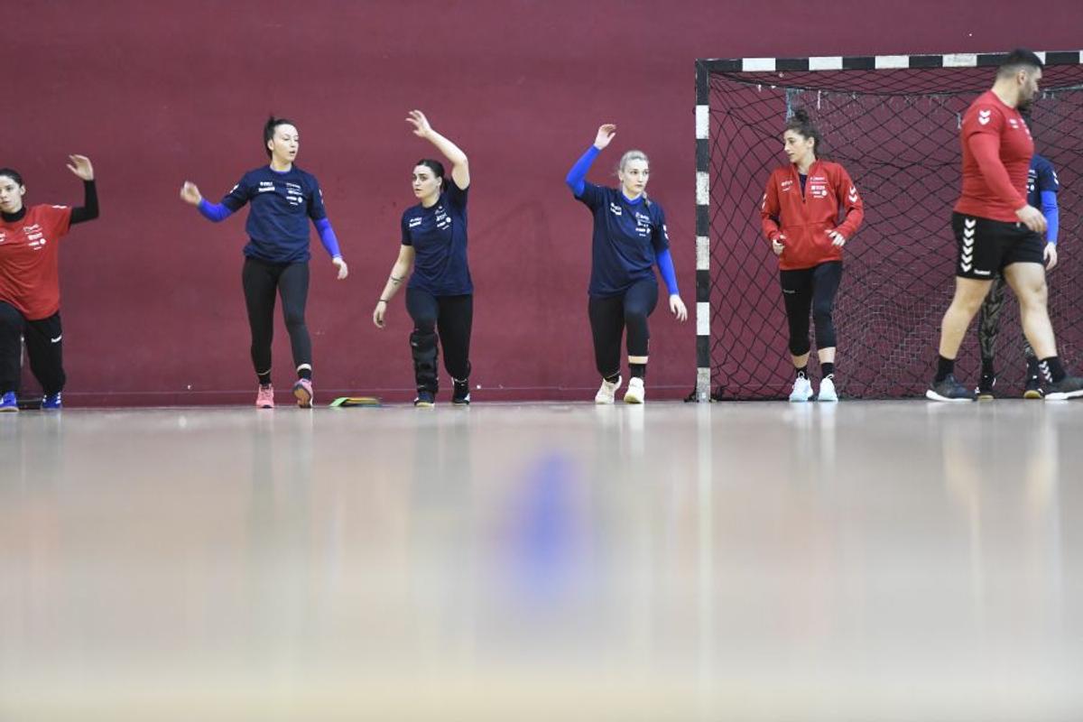 VIDEO+FOTO Spre Tokyo, via Podgorica! Naționala feminină a României s-a reunit prima dată sub conducerea cuplului Bogdan Burcea-Robert Licu