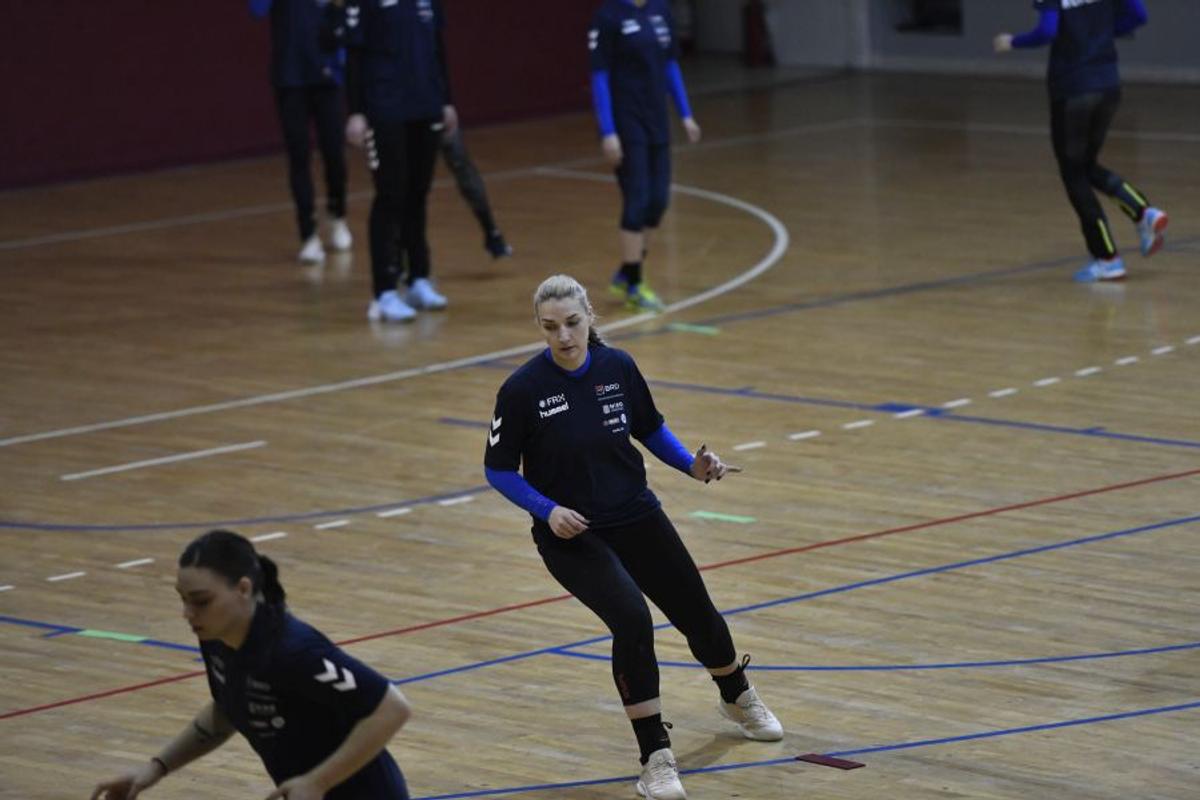 VIDEO+FOTO Spre Tokyo, via Podgorica! Naționala feminină a României s-a reunit prima dată sub conducerea cuplului Bogdan Burcea-Robert Licu