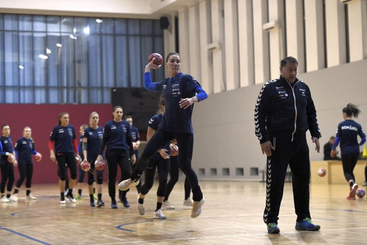 FOTO S-a reunit naționala feminină de handbal a României