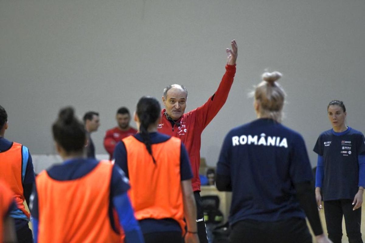 FOTO S-a reunit naționala feminină de handbal a României