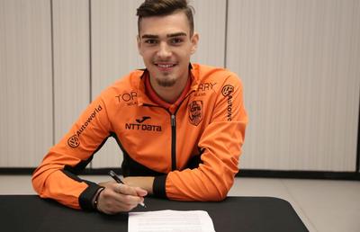 CFR CLUJ // VIDEO Denis Ciobotariu, primele declarații la CFR: „Este o mândrie să îmbrac tricoul campioanei”