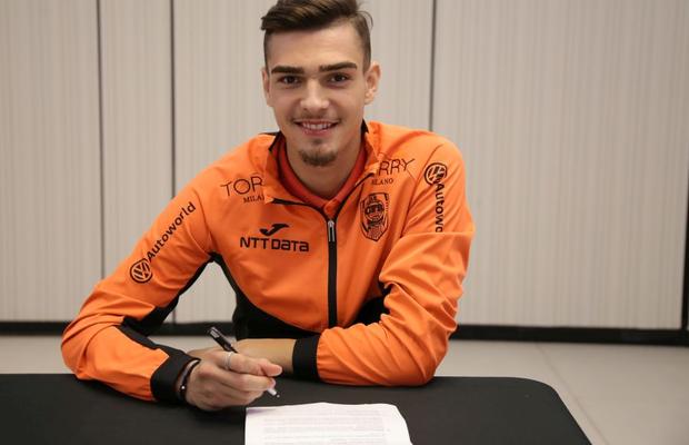 CFR CLUJ // VIDEO Denis Ciobotariu, primele declarații la CFR: „Este o mândrie să îmbrac tricoul campioanei”