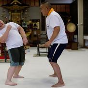 Kyuta se antrenează și cu tatăl său, Taisuke, aici în cadrul unui antrenament care a avut loc la un templu budist din Tokyo.  // Foto: Reuters