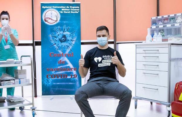 Ministrul Eduard Novak s-a vaccinat împotriva COVID-19 și are un mesaj pentru români: „Vă încurajez să faceți același lucru”