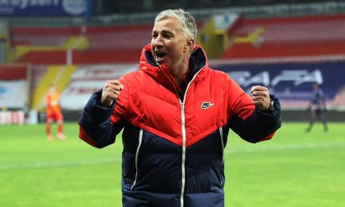 Dan Petrescu (53 de ani)  FOTO Kayserispor