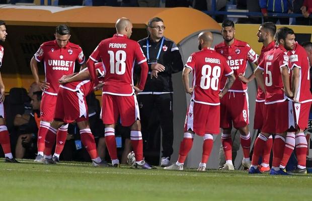 O nouă problemă pentru Dinamo: un fost jucător are 5 salarii de luat! Ce spune fostul atacant