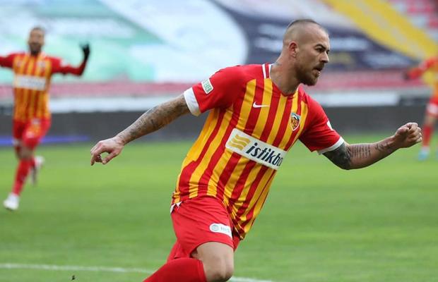 Cât va lipsi Denis Alibec după ce s-a accidentat în victoria celor de la Kayserispor cu Bașakșehir
