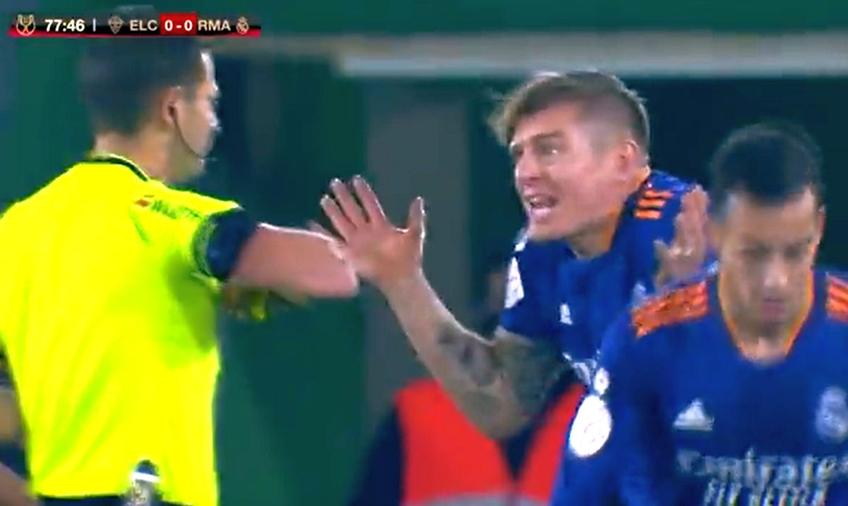 În minutul 79 al partidei Elche - Real Madrid din „optimile” Copei del Rey, Toni Kroos a văzut cartonașul galben după o gafă mare a arbitrului.