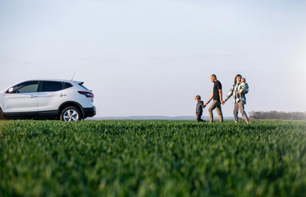 10 accesorii esențiale când mergi cu copilul în mașină