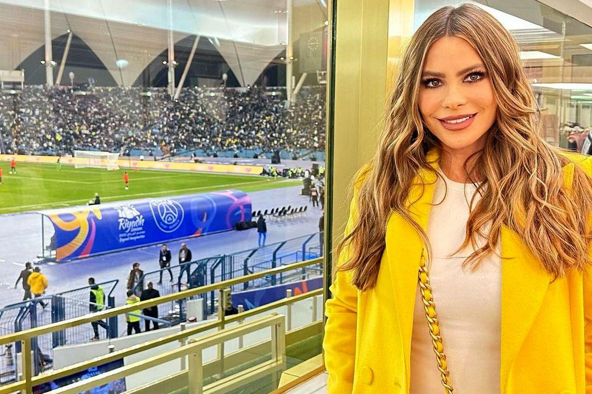Apariție de 5 stele la superîntâlnirea dintre Messi și Ronaldo » Cine e actrița de top care s-a pozat în loja VIP