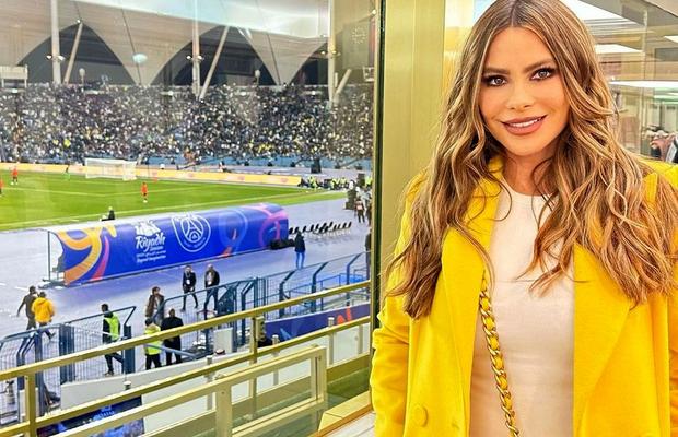 Apariție de 5 stele la superîntâlnirea dintre Messi și Ronaldo » Cine e actrița de top care s-a pozat în loja VIP