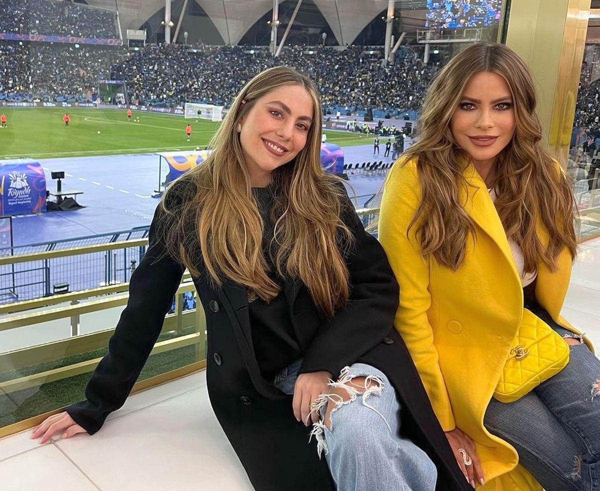 Apariție de 5 stele la superîntâlnirea dintre Messi și Ronaldo » Cine e actrița de top care s-a pozat în loja VIP