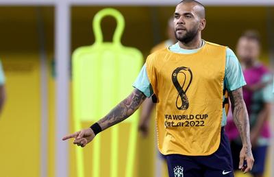 Mărturie terifiantă a femeii care-l acuză de viol pe Dani Alves: ar fi aruncat-o pe podea și ar fi supus-o la perversiuni sexuale