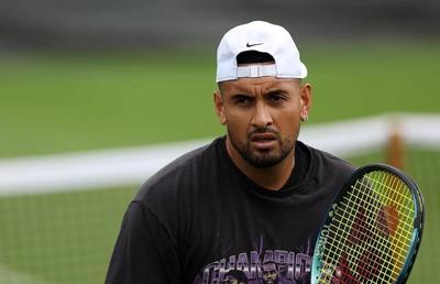 Nick Kyrgios, autoironic după ce Novak Djokovic și-a dezvăluit ritualul înaintea meciurilor de la Australian Open: „Ar trebui să sărut fiecare copac pe care îl întâlnesc!”