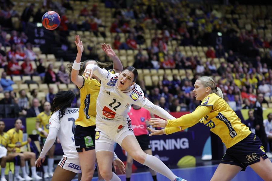 Tamara Horacek în acțiune la Campionatul Mondial din 2023 Foto Imago Sold out la Gloria Bistrița cu Nantes, derby-ul grupei C în EHF European League!