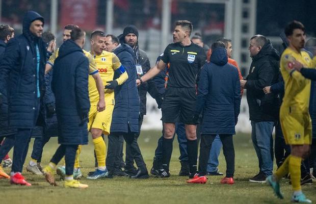 Ce nu s-a văzut la TV după Petrolul - Dinamo » Scandal pe teren, au fost la un pas de bătaie