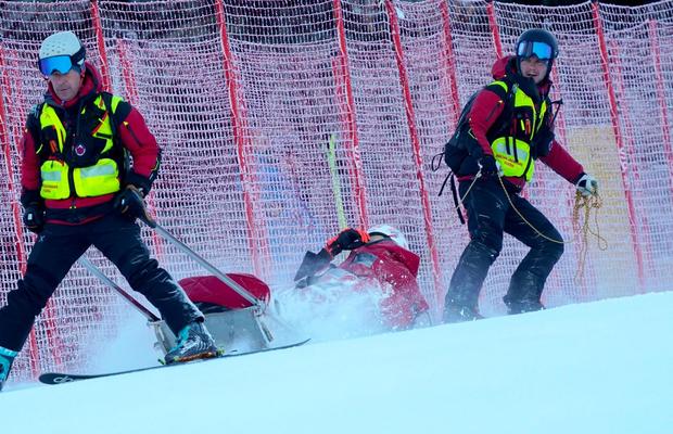 O nouă accidentare gravă la Cupa Mondială de schi alpin » Campioana olimpică, transportată cu elicopterul la spital!