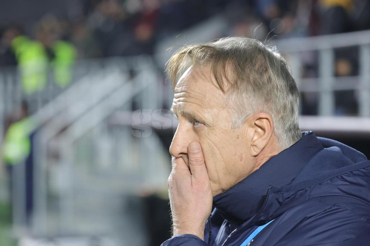 Emil Săndoi se revoltă: „În vară s-au făcut 15 transferuri, acum sunt probleme financiare!”