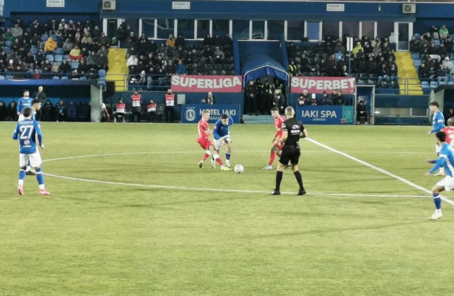 Farul - UTA / FOTO: Ionuț Coman Ce nu s-a văzut la TV în Farul - UTA » Fotbalistul care i-a răspuns lui Hagi în timp ce mergea la vestiar! Nici „Regele” nu s-a abținut