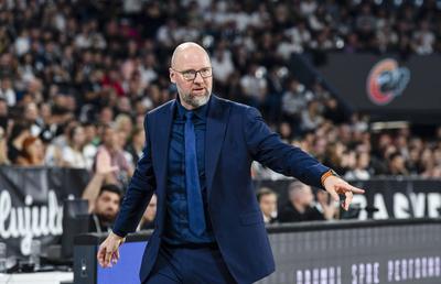 Antrenorul campioanei României și-a sărbătorit ziua în sala de baschet » U-BT Cluj-Napoca, în fața unui meci crucial în EuroCup: „E normal să avem temeri”