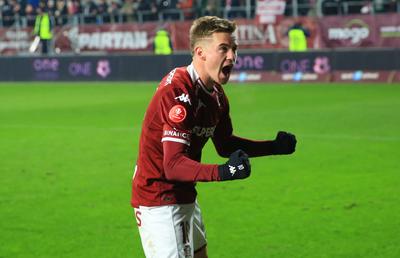 Rapid - Poli Iași 2-1 » Petrila și restul! „Dubla” decarului o duce pe Rapid în play-off, după o victorie neconvingătoare