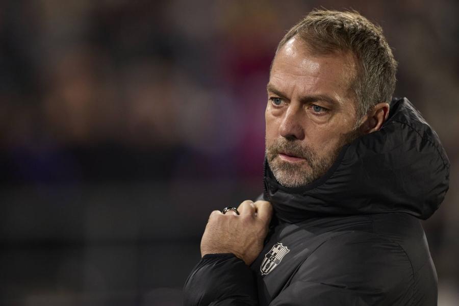 Hansi Flick are 30 de meciuri ca antrenor al Barcelonei, cu 21 de victorii, 3 egaluri și 6 eșecuri. Xavi a avut 16 succese, 8 remize și 6 înfrîngeri la debul său pe banca tehnică blaugrana / Foto: Imago Agentul 007 și ironia Madridului