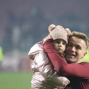 Claudiu Petrila, ferindu-și nepoata de scandări