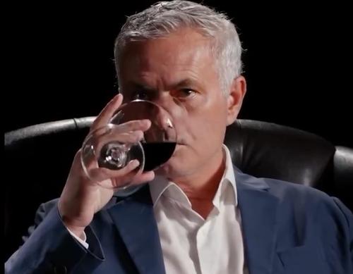 Jose Mourinho și vinul roșu din podgoriile portugheze de marcă proprie / Foto: X Flashscore