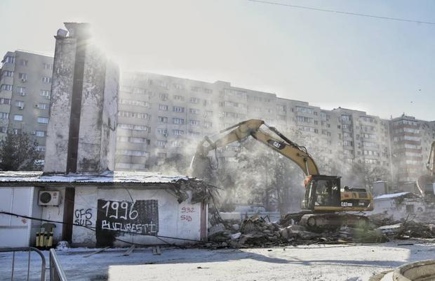 Buldozerele pun la pământ arena Dinamo: cadre spectaculoase surprinse de fotoreporterul GSP Cristi Preda, într-o zi istorică pentru „câini”