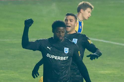 Raportul lui Steven Nsimba în meciul Petrolul - Universitatea Craiova. Foto: Ionuț Iordache, GSP